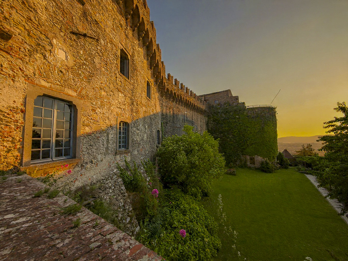 Gold Hour al Castello di Fosdinovo