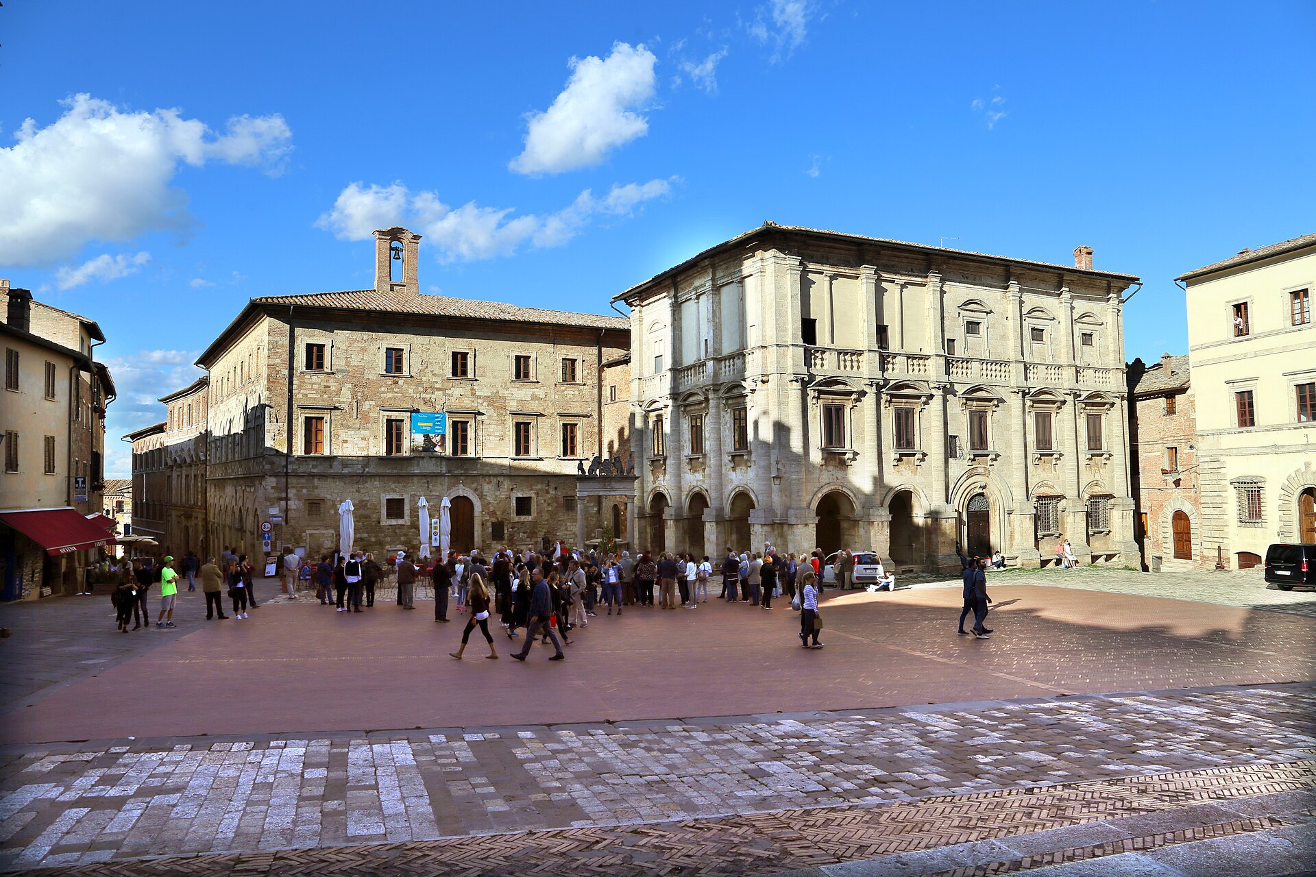 Piazza Grande a Montepulciano, arrivo del Bravio delle Botti