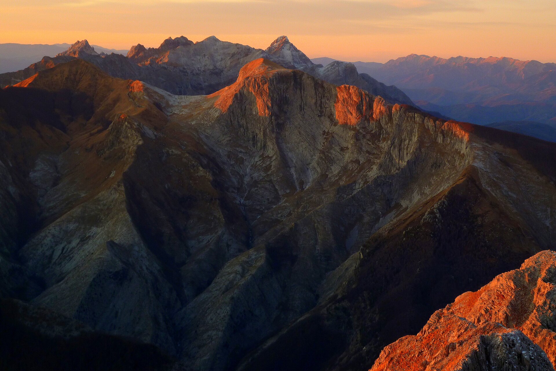 Panorama delle Alpi Apuane in Garfagnana
