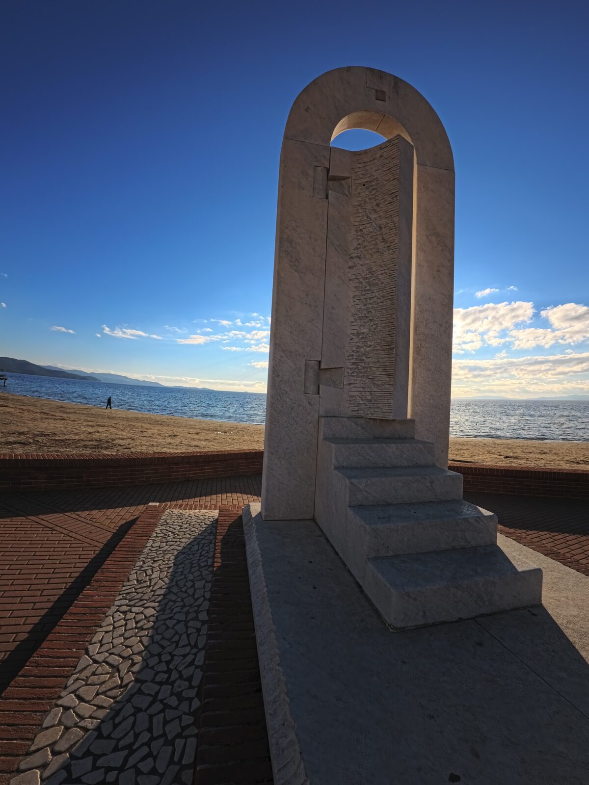Monumento sul lungomare di Follonica