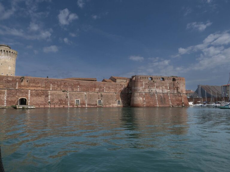 Livorno: Fortezza Vecchia e giro nei Fossi Medicei