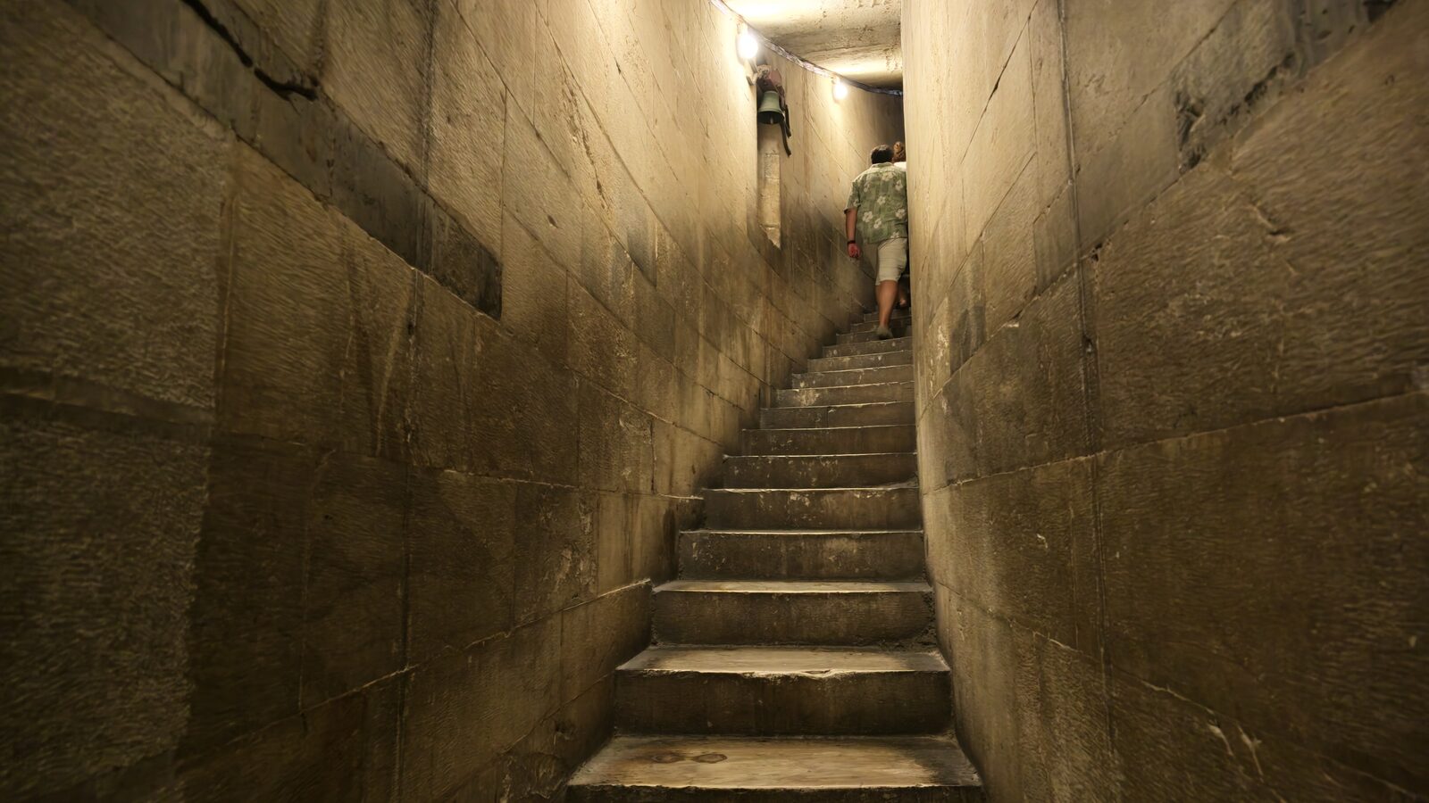 Scala a chiocciola all'interno della Torre di Pisa