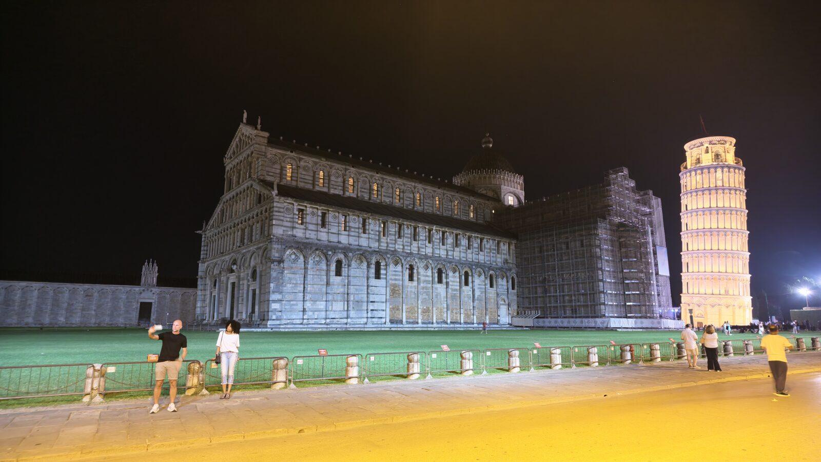 Piazza dei Miracoli di notte durante i festeggiamenti